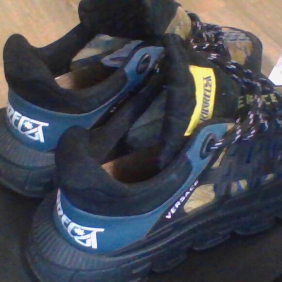 Versace trigreca - medusa renissiance print - Picture 1 of 5